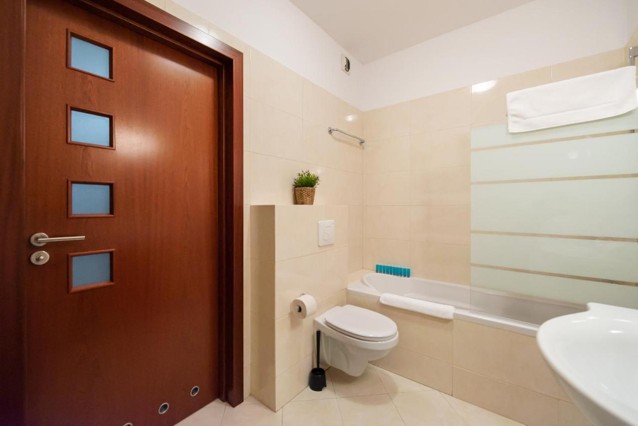 Wola Sunset Apartment Free Parking Warsaw Exterior photo
